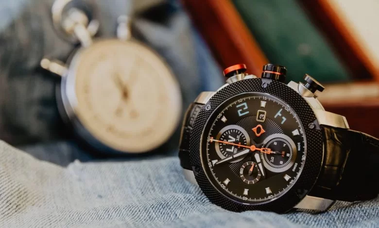 ساعت کوارتز یا مکانیکی