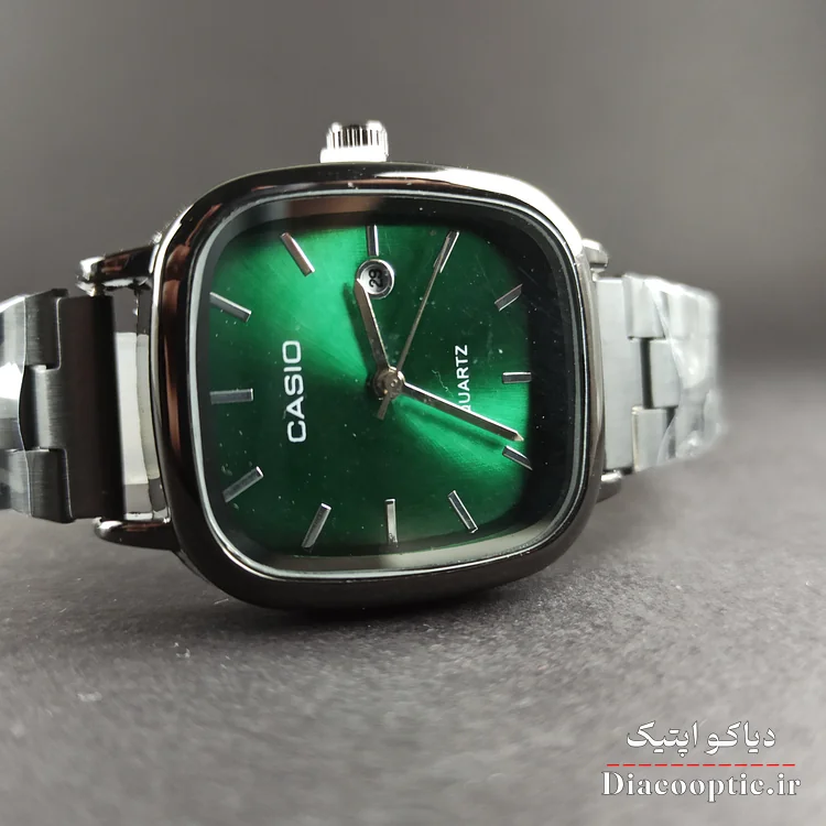 نمای نزدیک صفحه سبز با ایندکس سه بعدی و برند کاسیو مدل Casio1138